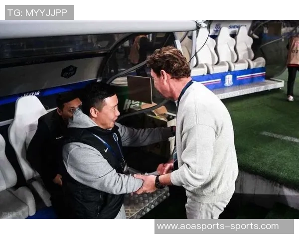 客胜三镇成功保级球迷热情迎接深圳新鹏城全队归来